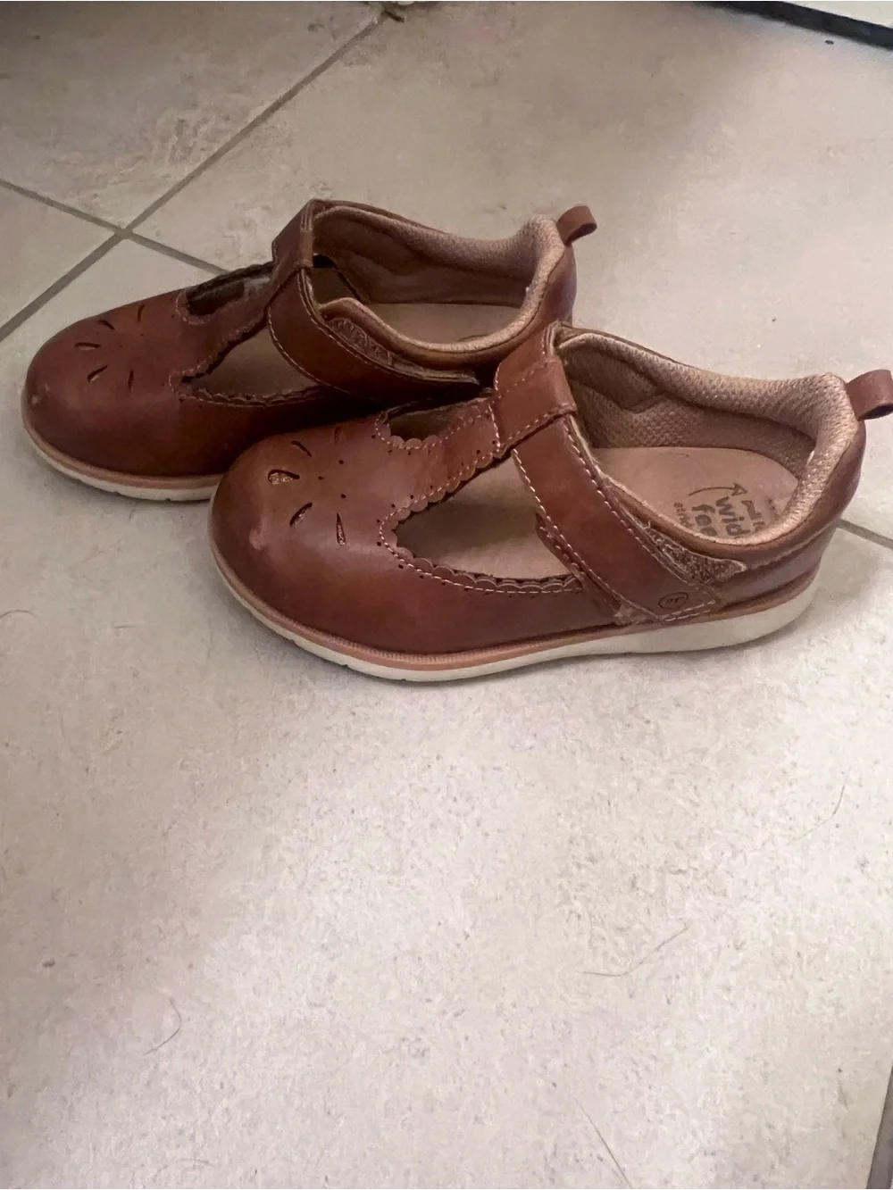 Stride Rite Brown T-Strap Mary Jane Shoes for Toddlers size 9